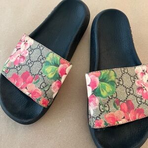 Gucci Blooms slides